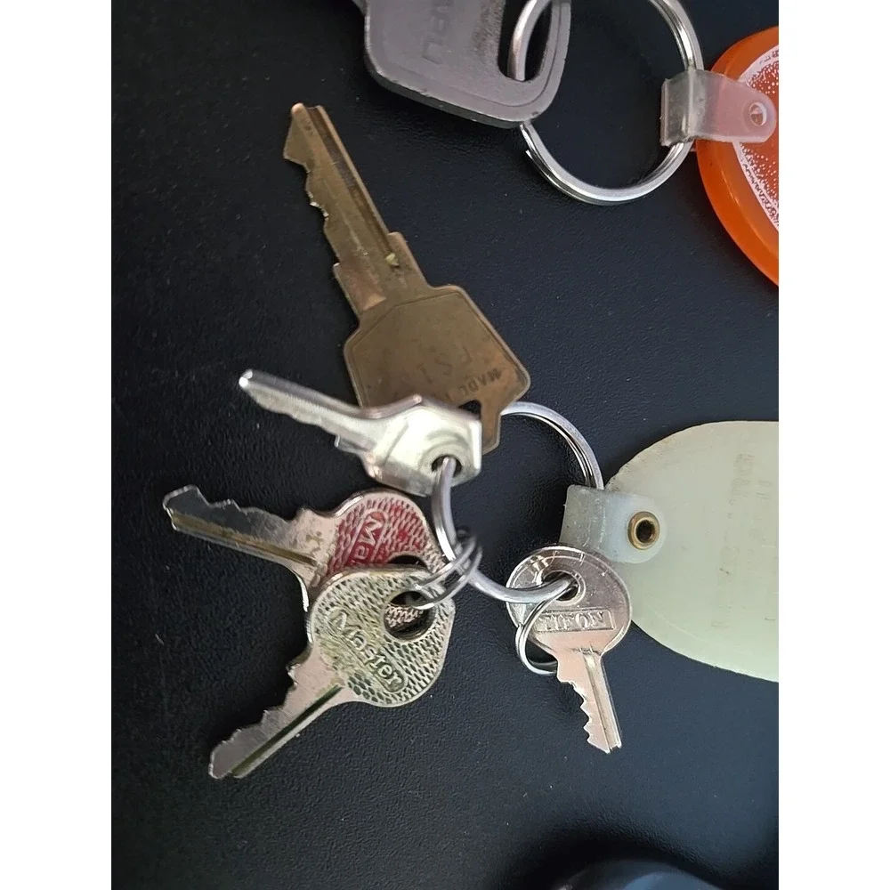 N/A vintage keys